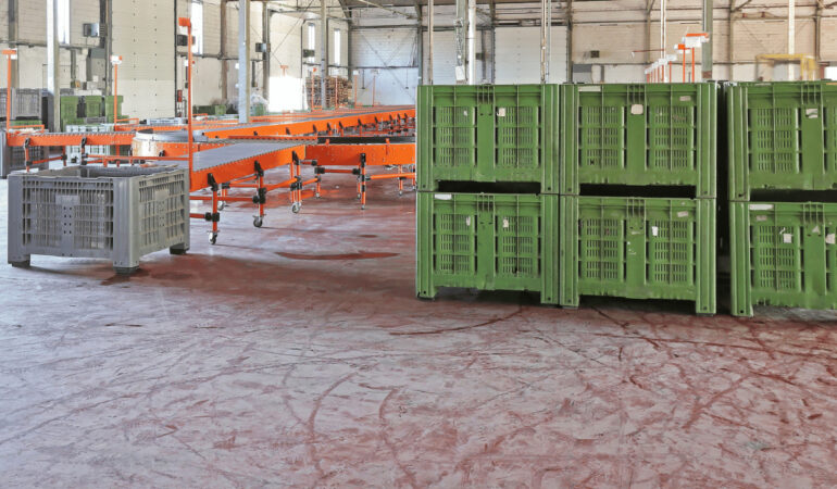 entrepôt logistique remplissage palox plastique